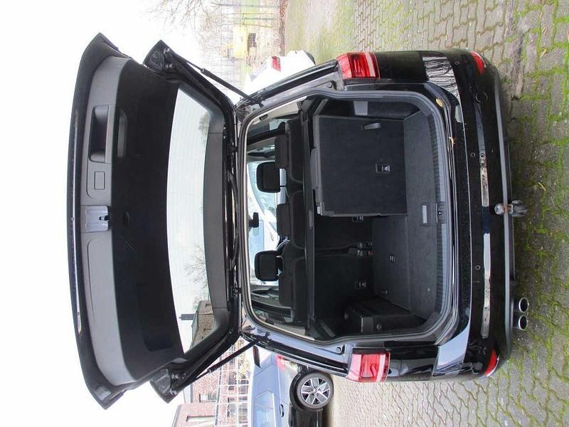 Gebraucht VW Touran Highline 150 PS (110 kW) 2025 Deepblack Van / Kleinbus
