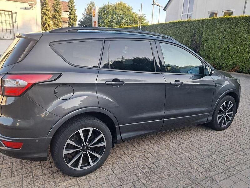Gebraucht Ford Kuga ST-Line 150 PS (110 kW) 2020 Grau SUV