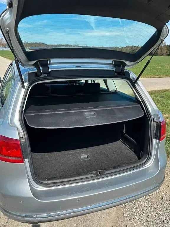 Używany VW Passat 105 KM (77 kW) 2012 Szary Sedan/Limuzyna
