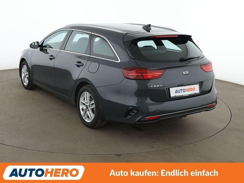 Używany Kia Ceed Vision 160 KM (117 kW) 2021 Czarny Hatchback