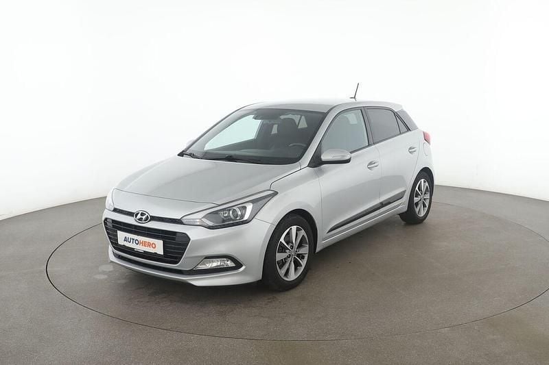 Grau Gebraucht 2018 Hyundai i20 YES! Limousine | 11.540 € (Fairer Preis) - Bild 1/3
