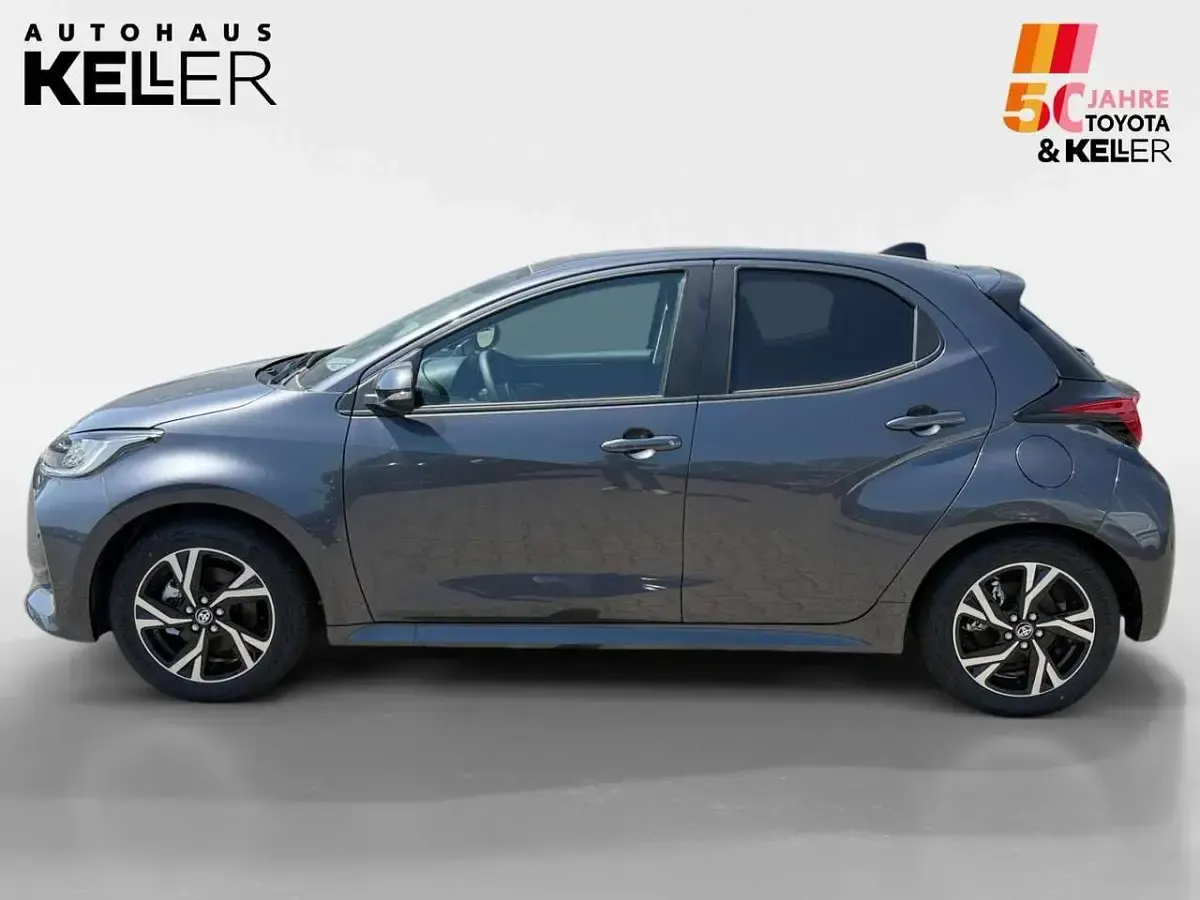 Neu Toyota Yaris 117 PS (86 kW) 2026 Grau Kleinwagen