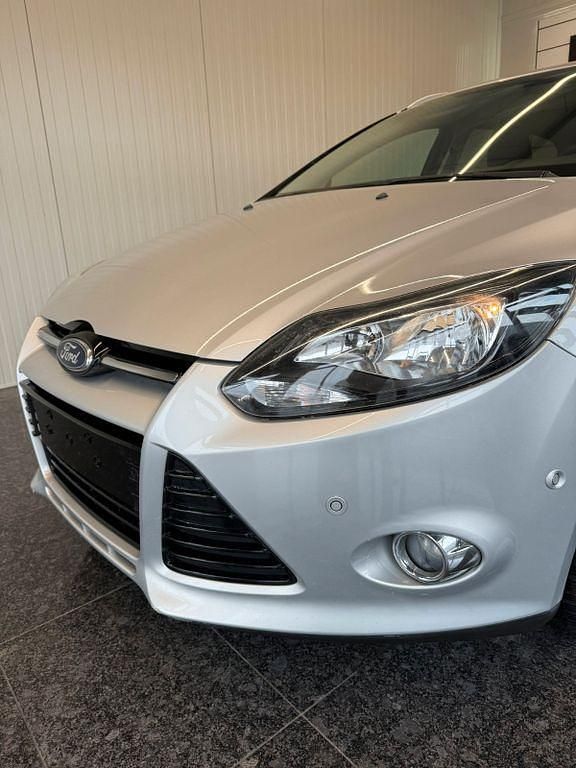 Second-hand Ford Focus Titanium 140 CP (102 kW) 2012 Argintiu Berlinǎ