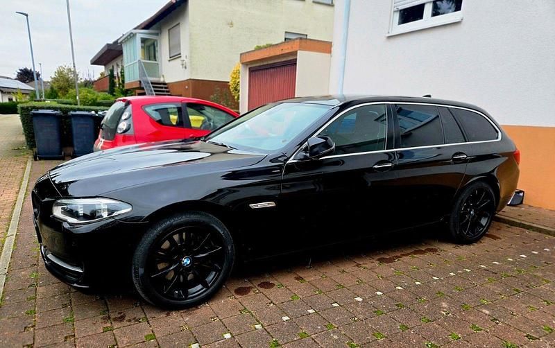 Gebraucht BMW 525 Luxury Line 218 PS (160 kW) 2014 Schwarz Kombi