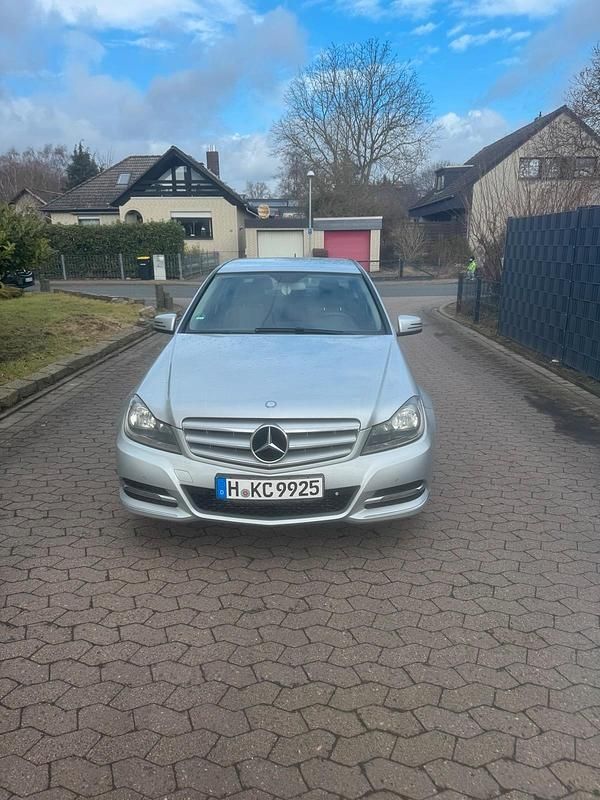 Gebraucht Mercedes C180 156 PS (114 kW) 2013 Silber Limousine