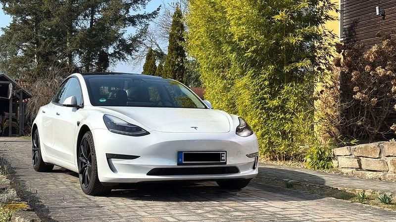 Second-hand Tesla Model 3 350 kW (476 CP) 2019 Alb Berlinǎ
