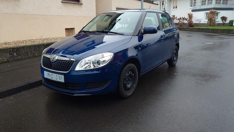 Gebraucht Skoda Fabia Ambition 69 PS (50 kW) 2013 Blau Kleinwagen