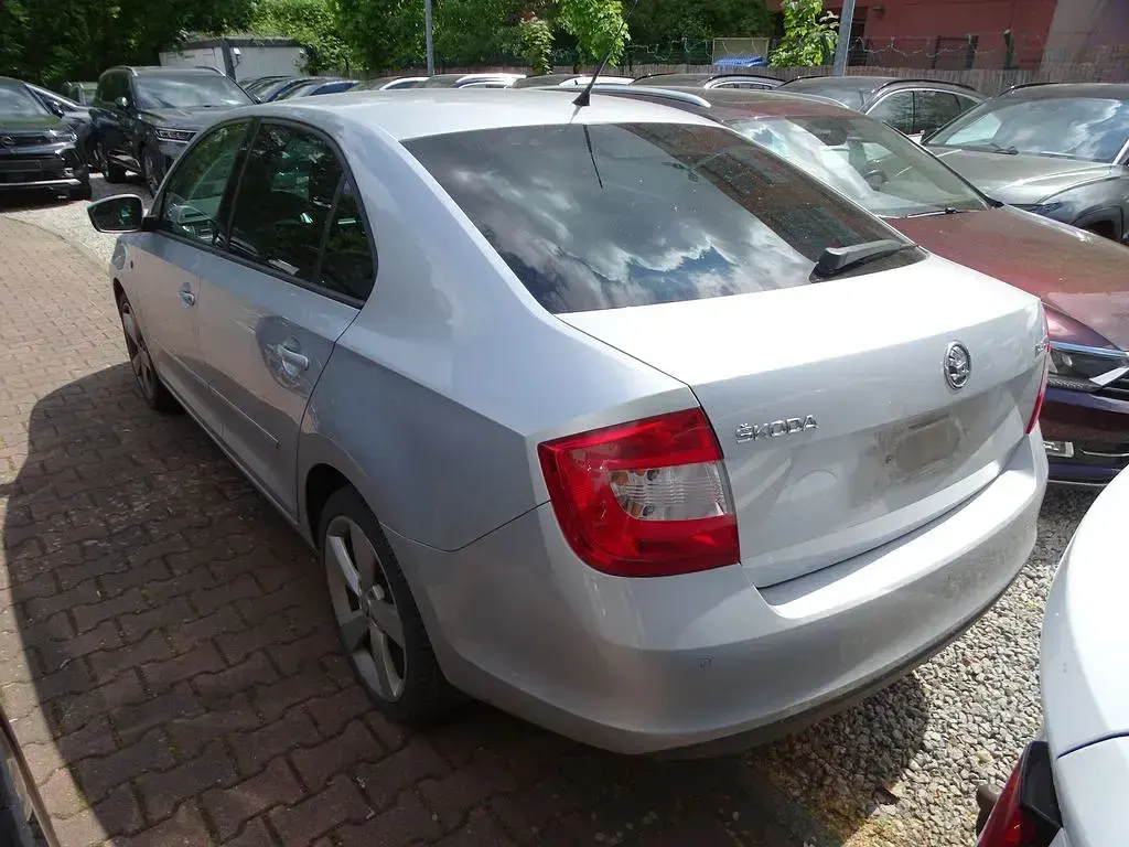 Gebraucht Skoda Rapid Elegance 86 PS (63 kW) 2014 Silber Kleinwagen