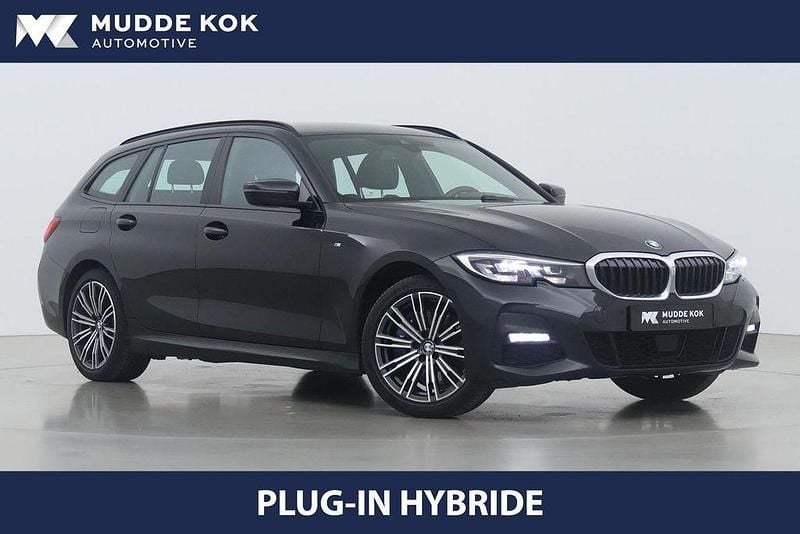 Schwarz Gebraucht 2021 BMW 330e M Sport Limousine | 23.400 € (Superpreis) - Bild 1/4