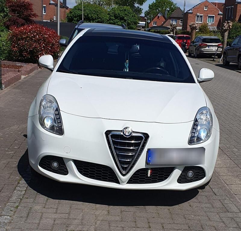 Weiß Gebraucht 2011 Alfa Romeo Giulietta Kleinwagen | 4.800 € (Superpreis) - Bild 1/4