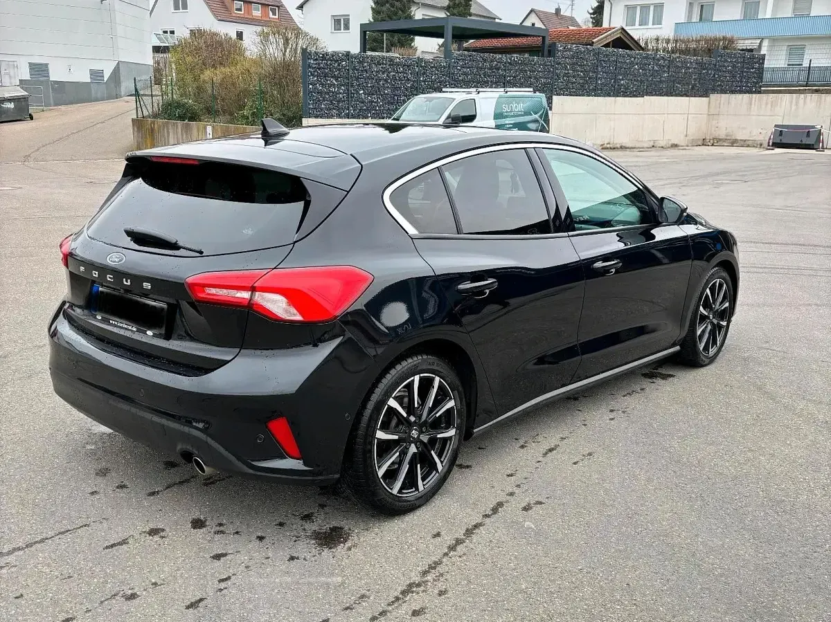 Gebraucht Ford Focus Cool & Connect 120 PS (88 kW) 2018 Schwarz Limousine