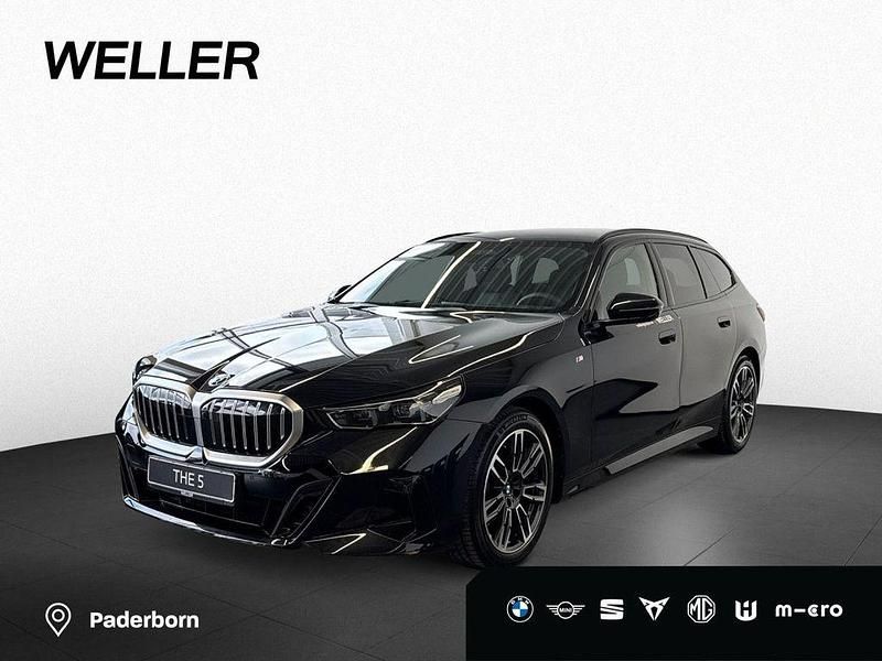 Black sapphire (schwarz) Gebraucht 2024 BMW 520 Comfort Edition Kombi | 64.990 € - Bild 1/4