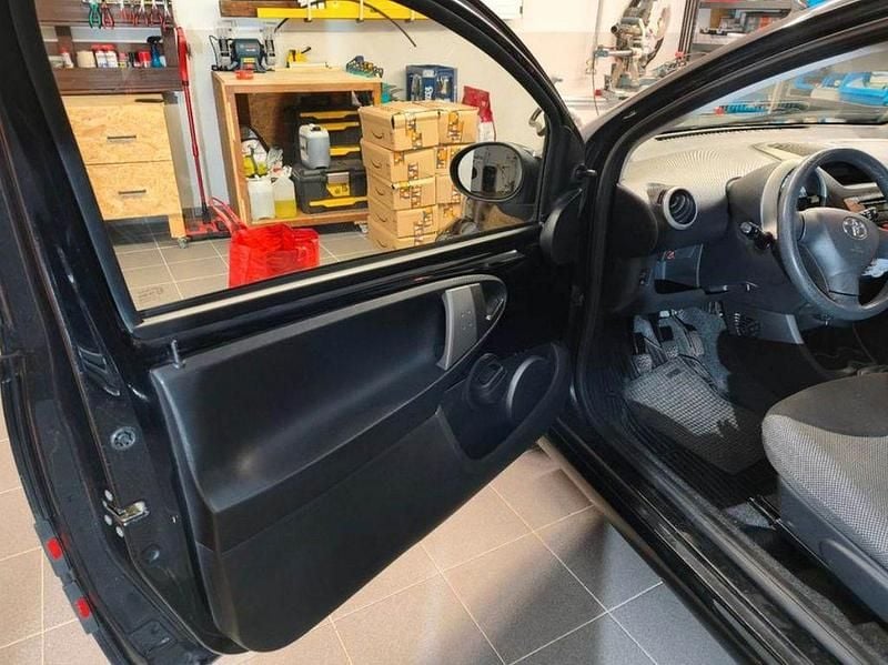 Gebraucht Toyota Aygo Cool 68 PS (50 kW) 2012 Schwarz Kleinwagen