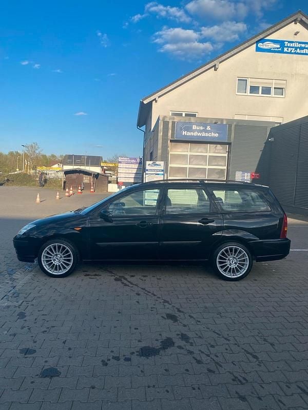 Second-hand Ford Focus 115 CP (84 kW) 2006 Negru Break