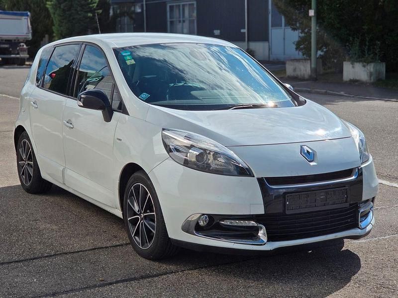 Weiß Gebraucht 2013 Renault Scénic III Bose Edition Van / Kleinbus | 2.999 € (Superpreis) - Bild 1/4