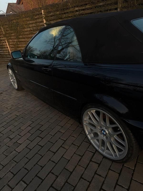 Gebraucht BMW 330 Cabriolet 231 PS (169 kW) 2001 Schwarz Cabrio
