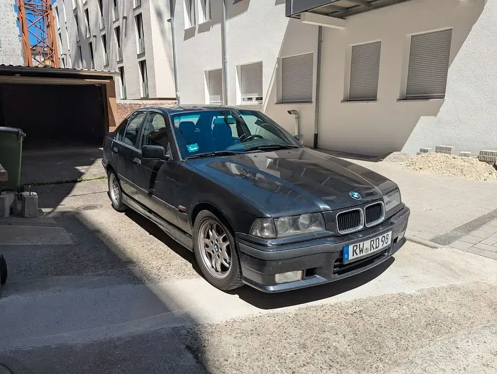 Gebraucht BMW 320 M Sport 150 PS (110 kW) 1995 Schwarz Limousine