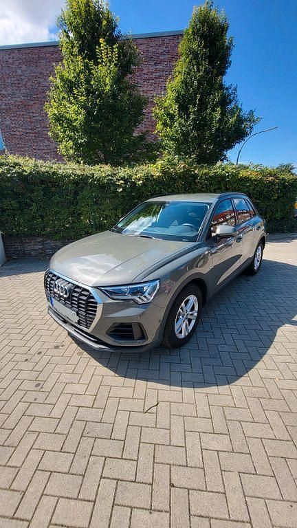 Grau Gebraucht 2019 Audi Q3 Design SUV | 28.900 € (Fairer Preis) - Bild 1/4