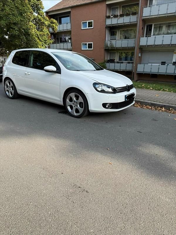 Weiß Gebraucht 2009 VW Golf VI Highline Kleinwagen | 6.500 € - Bild 1/4