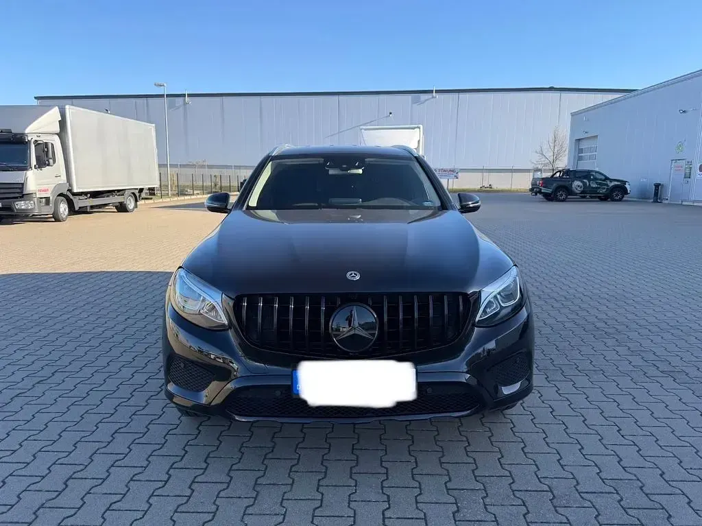 Używany Mercedes GLC250 204 KM (150 kW) 2017 Czarny SUV