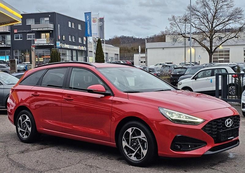 Gebraucht Hyundai i30 99 PS (72 kW) 2024 Rot Kombi
