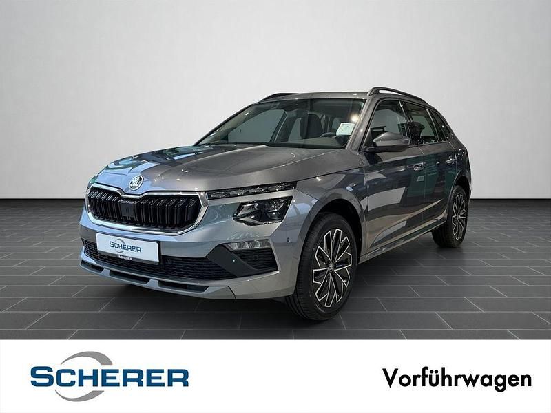 Graphitegrau metallic (metallic) Gebraucht 2025 Skoda Kamiq Tour SUV | 29.990 € (Etwas zu teuer) - Bild 1/4