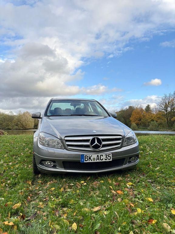 Silber Gebraucht 2009 Mercedes C350 Avantgarde Limousine | 10.500 € (Fairer Preis) - Bild 1/4