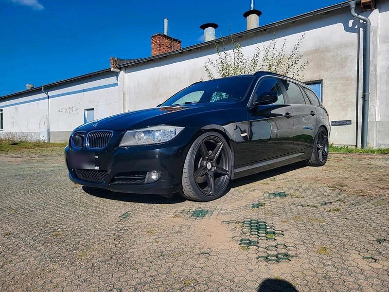 Gebraucht BMW 330 245 PS (180 kW) 2010 Schwarz Kombi