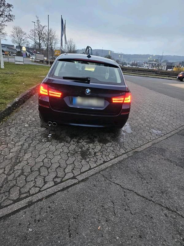 Gebraucht BMW 530 258 PS (189 kW) 2011 Blau Kombi