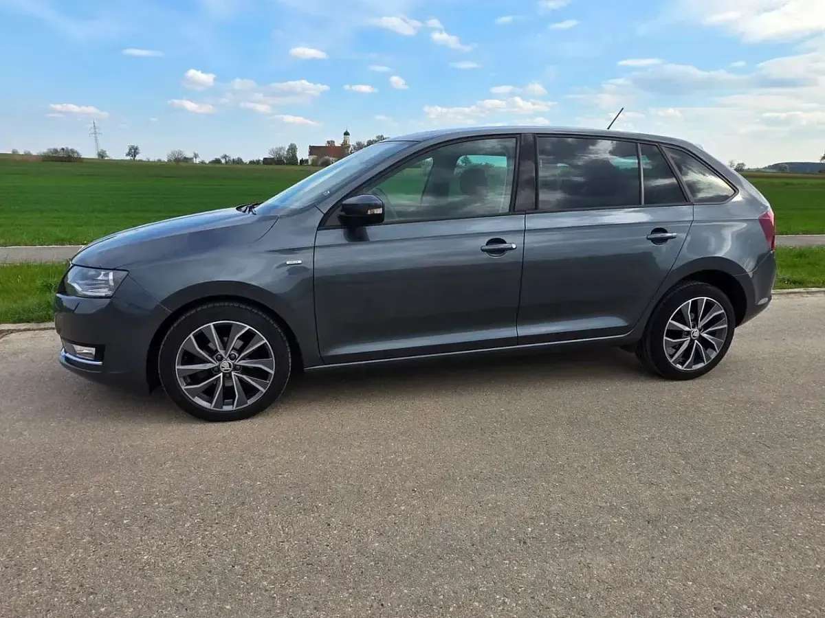 Gebraucht Skoda Rapid Drive 90 PS (66 kW) 2017 Grau Kleinwagen