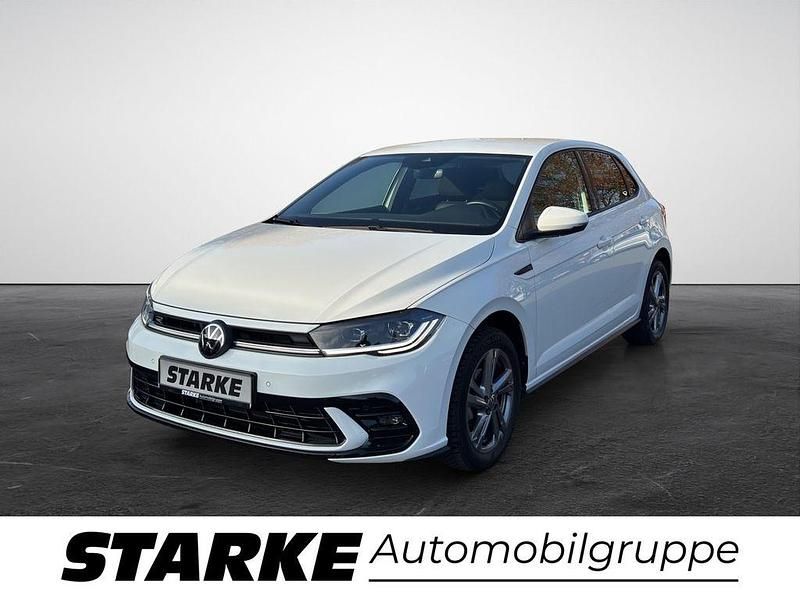Grün (ascot grey) Gebraucht 2021 VW Polo R-line Limousine | 19.590 € (Fairer Preis) - Bild 1/3