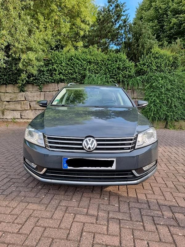 Grau Gebraucht 2011 VW Passat Highline Kombi | 6.990 € (Fairer Preis) - Bild 1/4