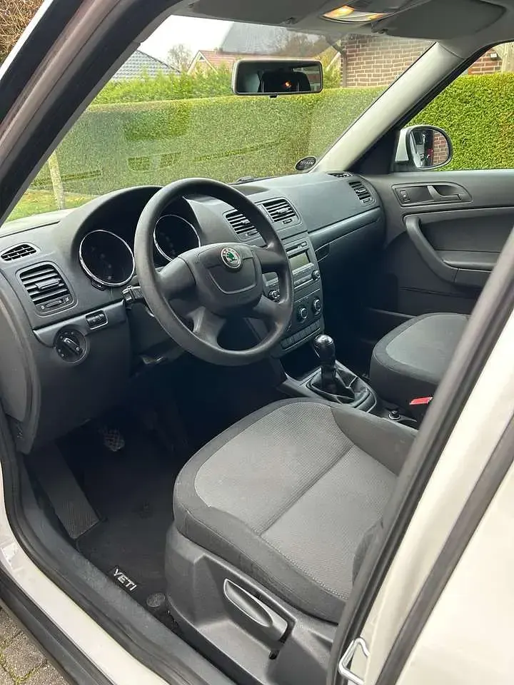 Gebraucht Skoda Yeti Active 105 PS (77 kW) 2013 Weiß SUV