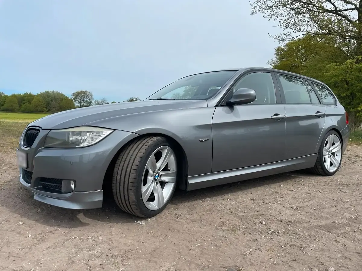 Gebraucht BMW 320 177 PS (130 kW) 2011 Grau Kombi