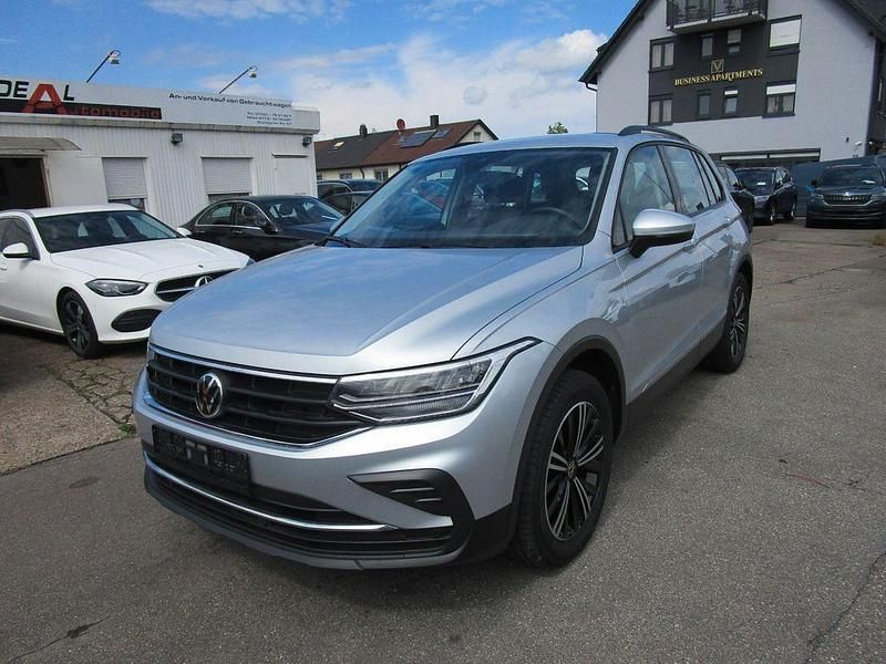 Silber Gebraucht 2021 VW Tiguan Life SUV | 26.350 € (Guter Preis) - Bild 1/4