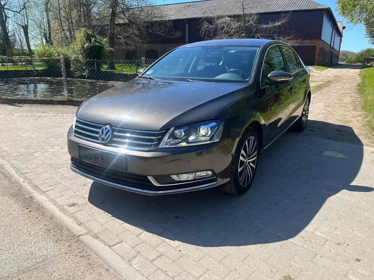 Second-hand VW Passat 140 CP (102 kW) 2014 Maro Berlinǎ