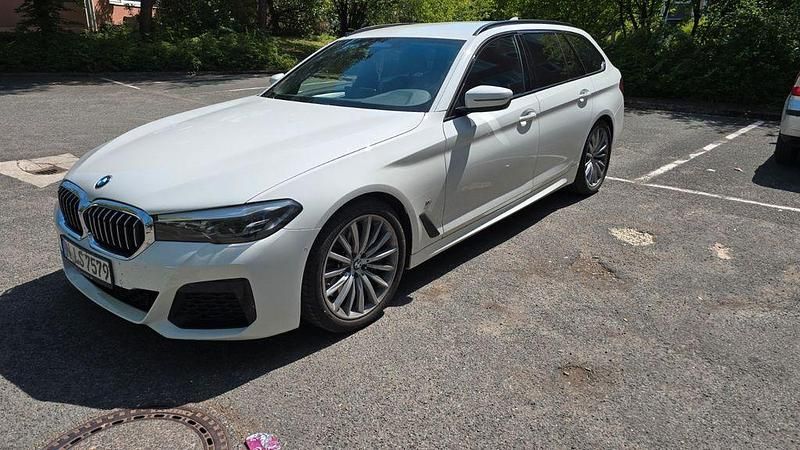 Weiß Gebraucht 2023 BMW 530 Sport Line Kombi | 43.000 € (Guter Preis) - Bild 1/4