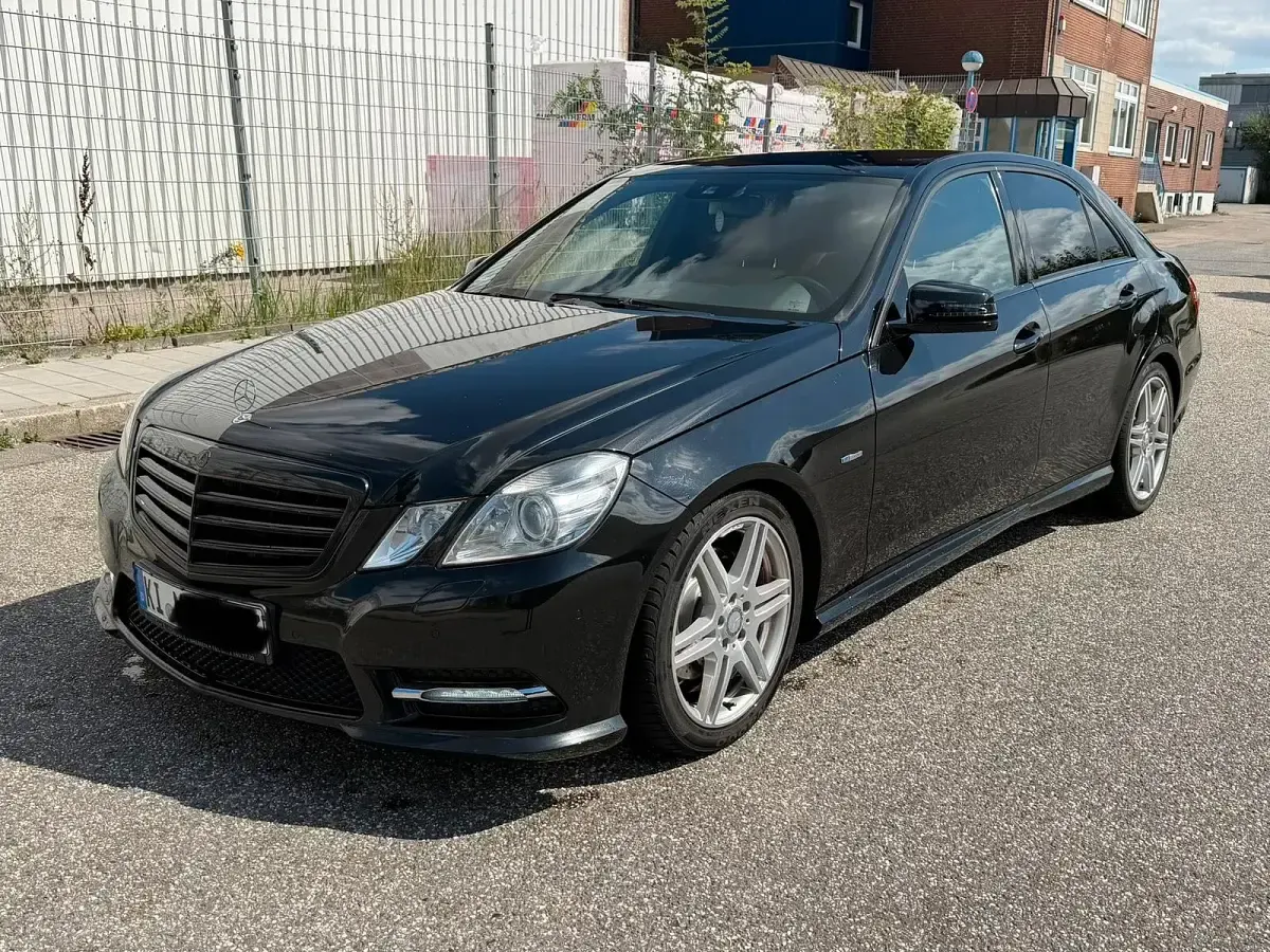 Gebraucht Mercedes E350 AMG 265 PS (194 kW) 2011 Schwarz Limousine