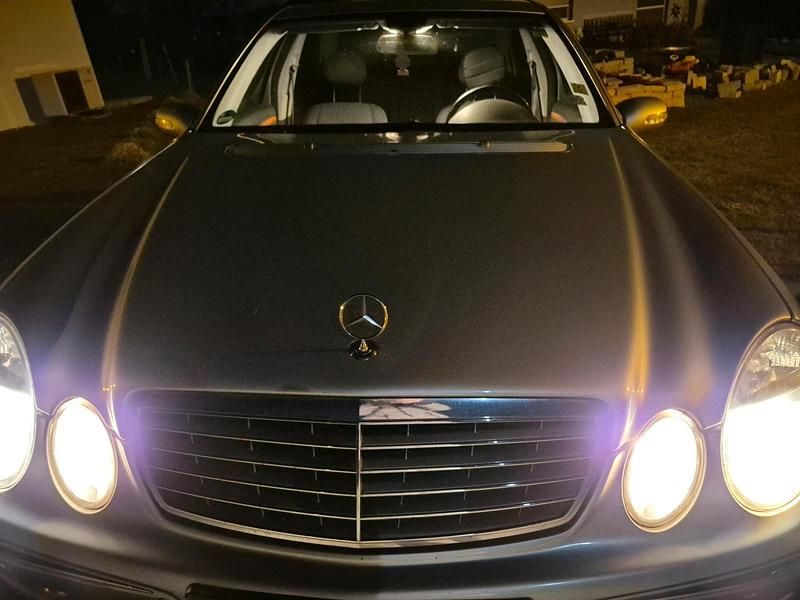 Second-hand Mercedes E270 177 CP (130 kW) 2004 Argintiu Berlinǎ