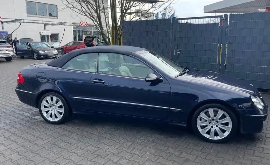 Gebraucht Mercedes CLK350 272 PS (200 kW) 2007 Blau Cabrio
