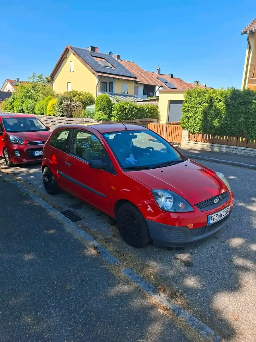 Gebraucht Ford Fiesta 69 PS (50 kW) 2006 Rot Kleinwagen