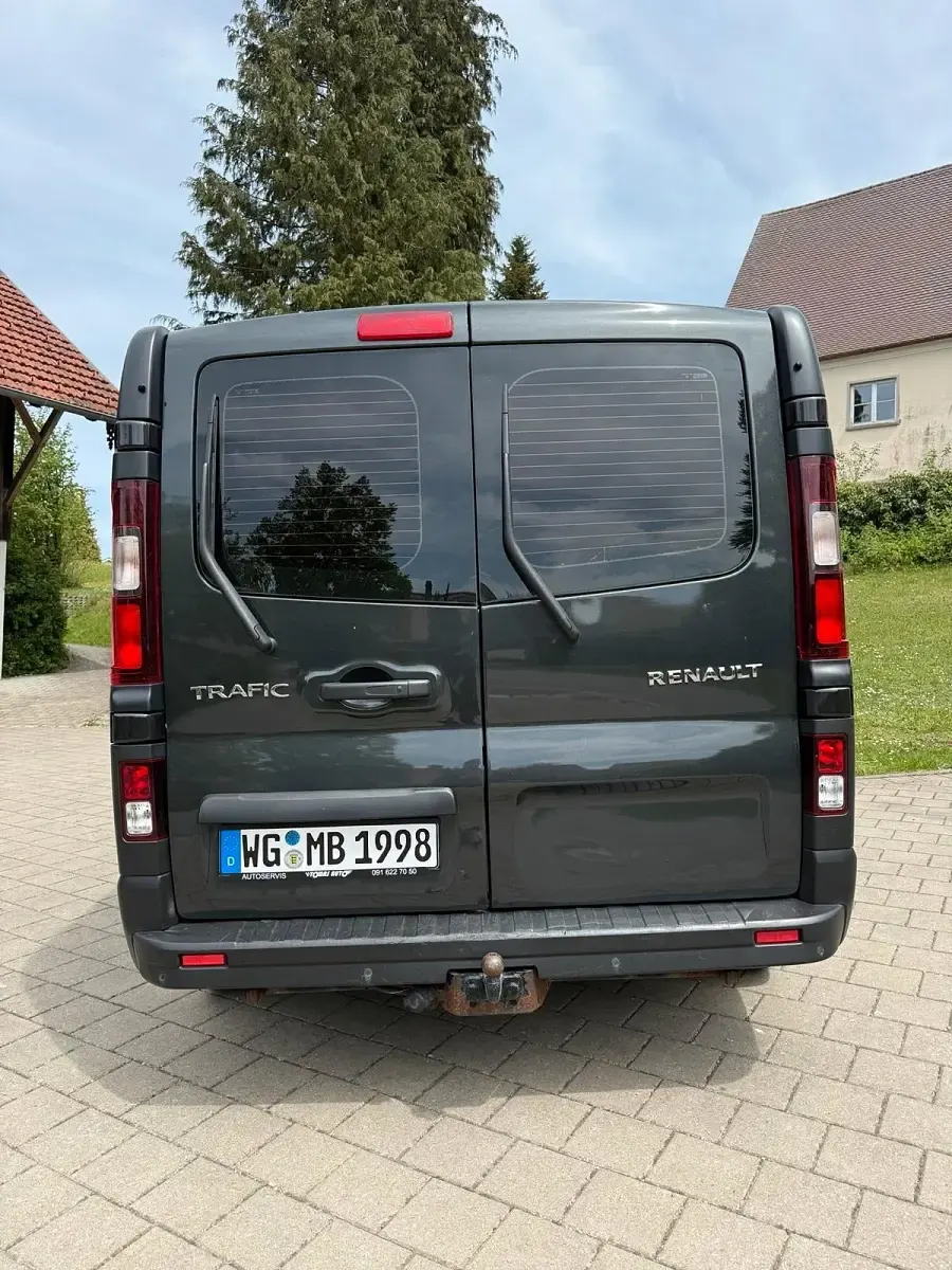 Gebraucht Renault Traffic 145 PS (106 kW) 2016 Schwarz Kombi