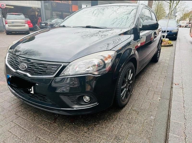 Gebraucht Kia ProCeed 126 PS (92 kW) 2011 Schwarz Kleinwagen