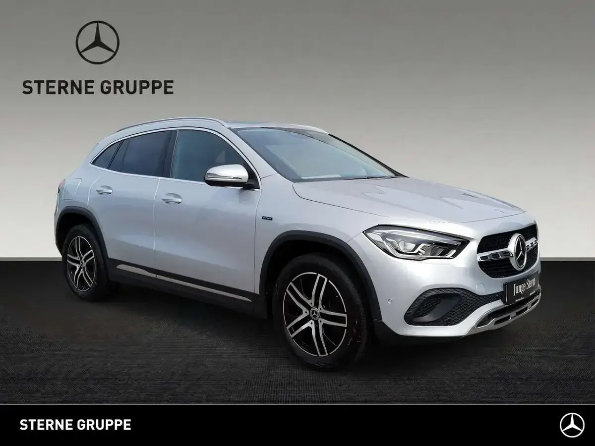 Gebraucht Mercedes GLA250 Progressive 160 PS (117 kW) 2021 Iridiumsilber SUV