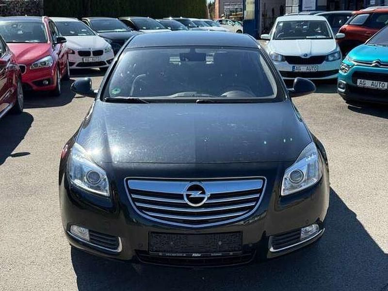 Usado Opel Insignia Innovation 220 HP (161 kW) 2012 Preto Sedan