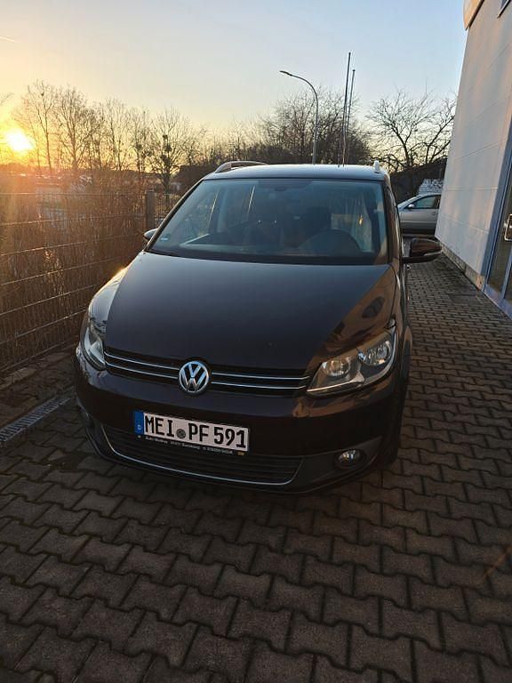 Violett Gebraucht 2013 VW Touran Life Van / Kleinbus | 5.300 € (Fairer Preis) - Bild 1/4