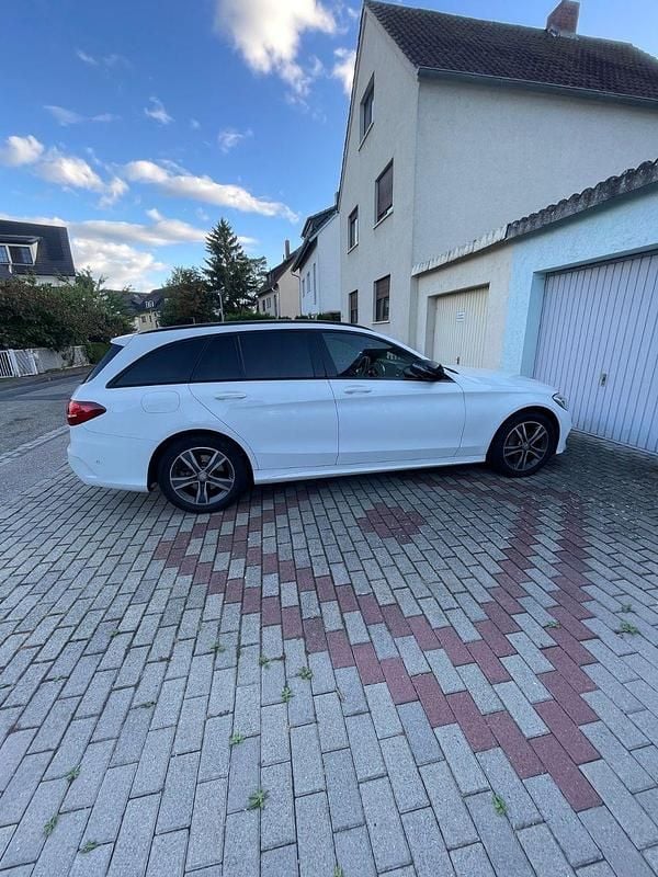 Weiß Gebraucht 2016 Mercedes C300 AMG line Kombi | 20.800 € (Etwas zu teuer) - Bild 1/4