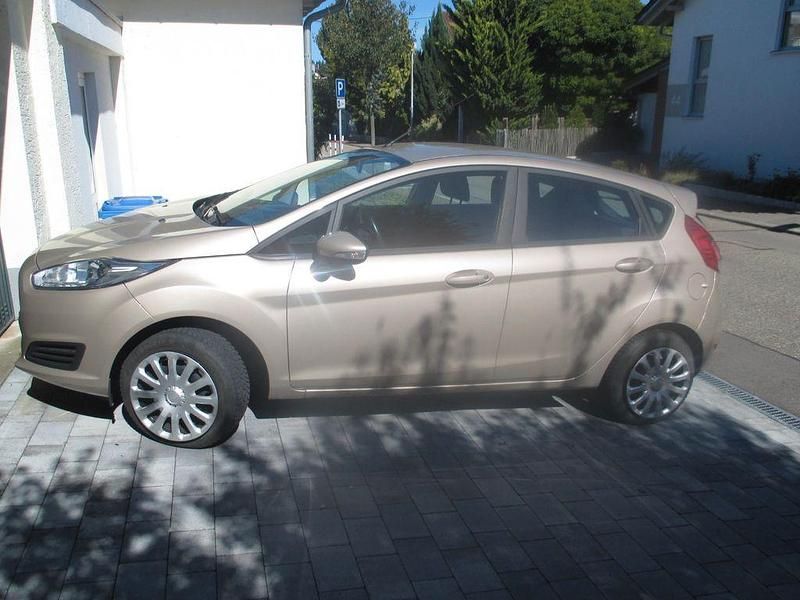Beige Gebraucht 2017 Ford Fiesta Trend Kleinwagen | 7.150 € (Guter Preis) - Bild 1/4