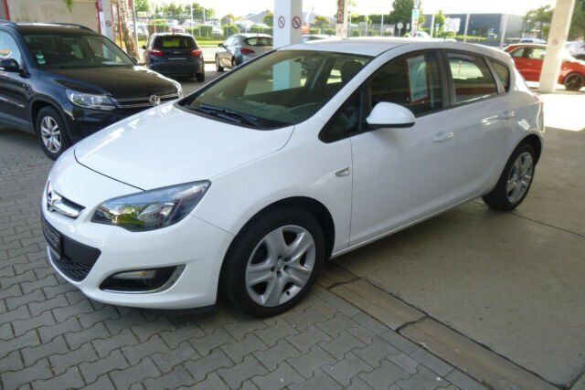 Gebraucht Opel Astra 101 PS (74 kW) 2012 Weiß Limousine