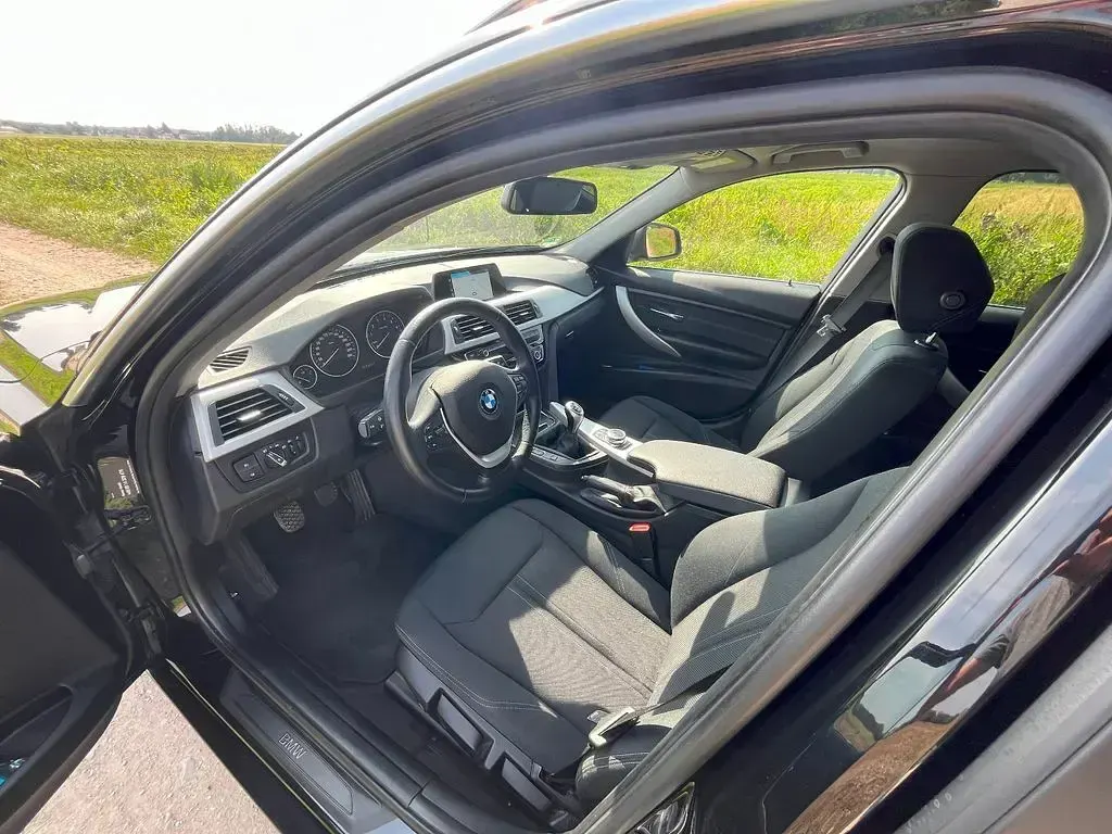 Gebraucht BMW 318 Advantage 136 PS (100 kW) 2019 Schwarz Kombi